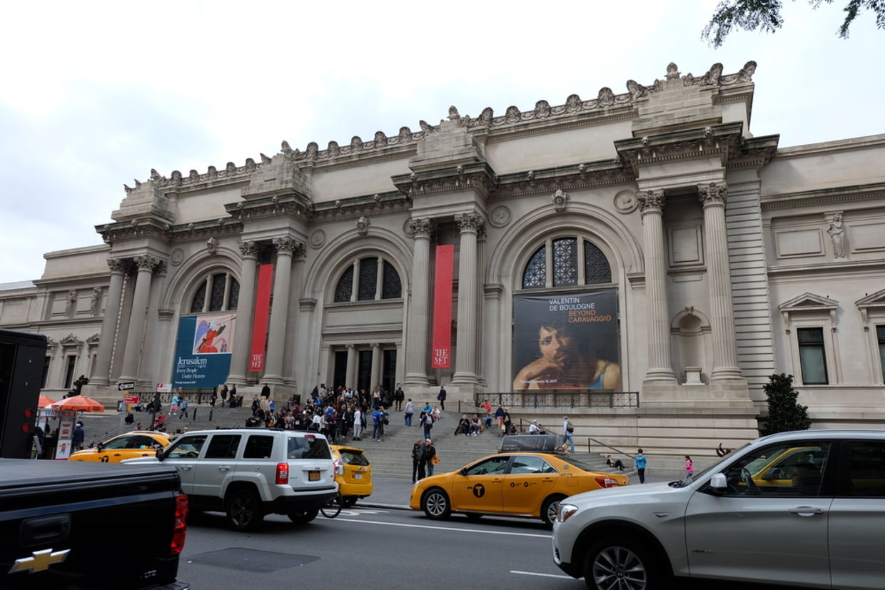 Cars drive by the Metropolitan Museum of Art in New York City. (Warisa K / Shutterstock.com) Cars drive by the Metropolitan Museum of Art in New York City. (Warisa K / Shutterstock.com)