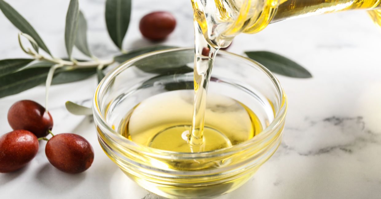 Make a facial serum from jojoba oil Make a facial serum from jojoba oil