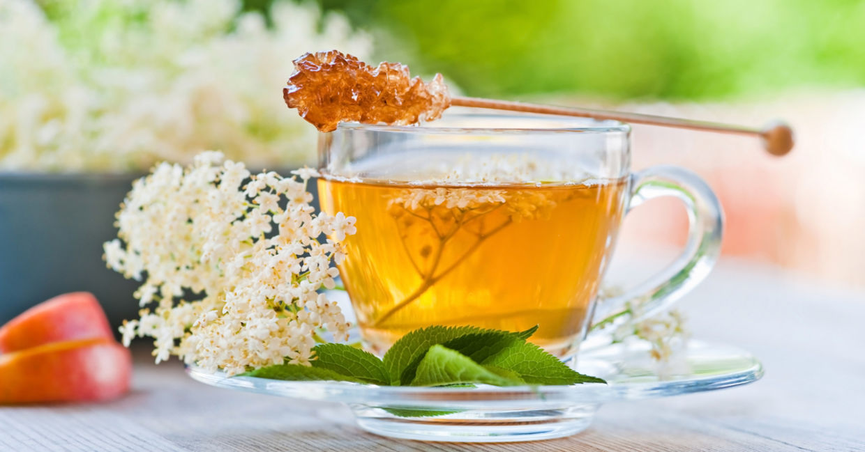 Chamomile flowers and honey are a soothing and healing drink. Chamomile flowers and honey are a soothing and healing drink.