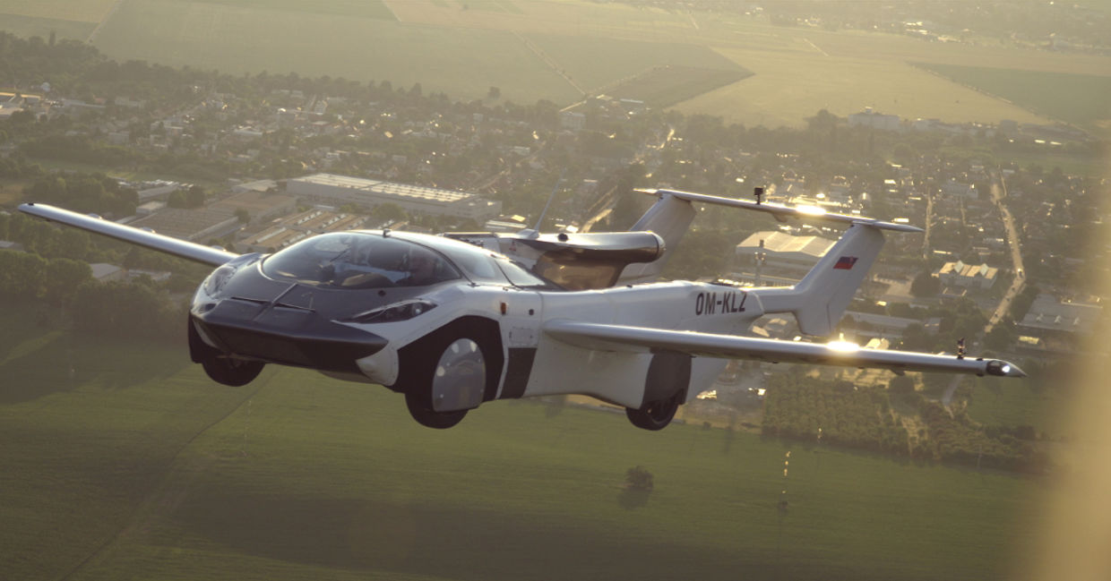 The AirCar flying. The AirCar flying.