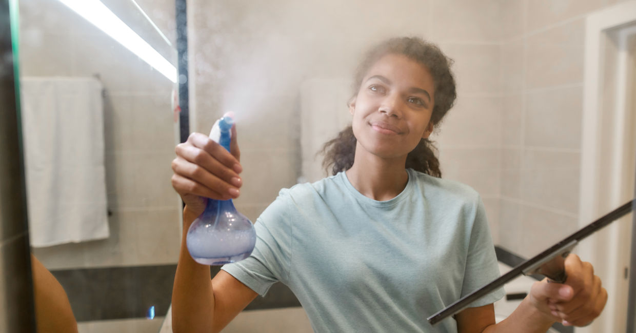 Clean your bathroom with vinegar. Clean your bathroom with vinegar.
