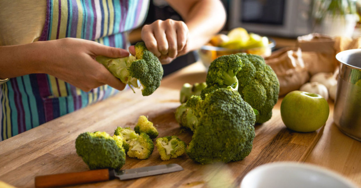 Preparing broccoli, Preparing broccoli,