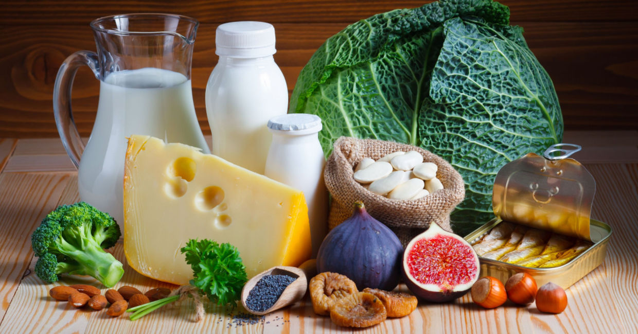 Foods that contain large amounts of calcium. Foods that contain large amounts of calcium.