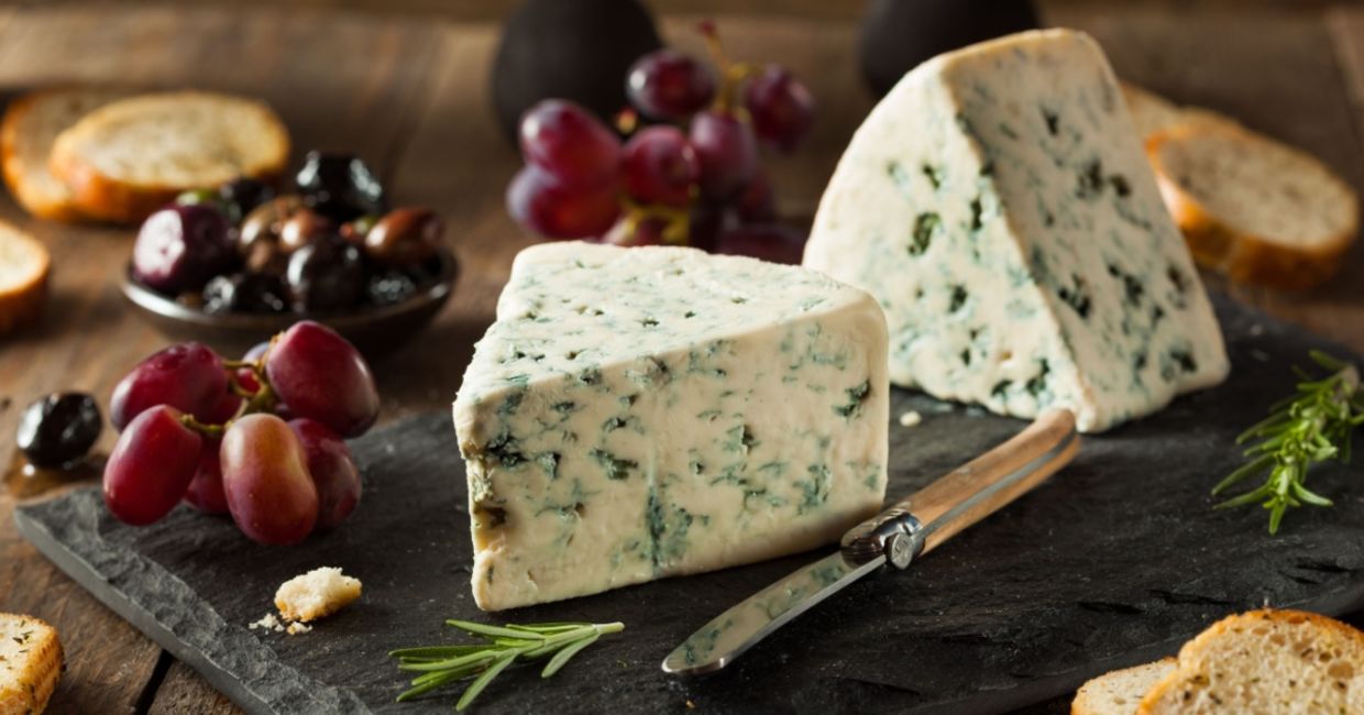 Blue cheese contains a large amount of protein. Blue cheese contains a large amount of protein.