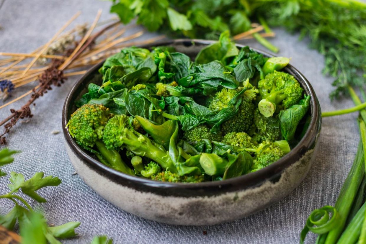 Cooked spinach and broccoli can help you fight infections.. Cooked spinach and broccoli can help you fight infections..