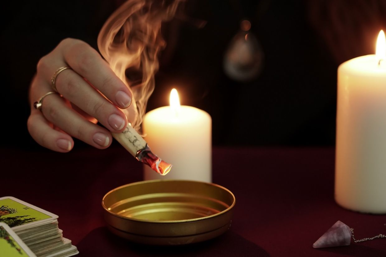 Cleanse with a fire ritual to celebrate the spring equinox. Cleanse with a fire ritual to celebrate the spring equinox.
